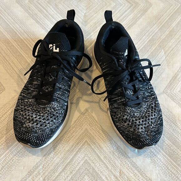 APL Women’s Black/Faded White Techloom Pro Sneakers - Size 8 - Picture 1 of 10